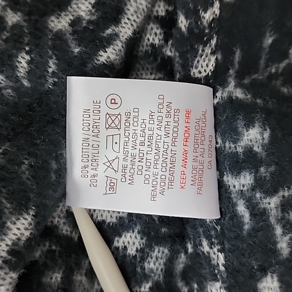 Antonio Salgado  Throw Blanket Grey Black Knit Cotton Blend 50" X 63" Snowflakes - Picture 12 of 12